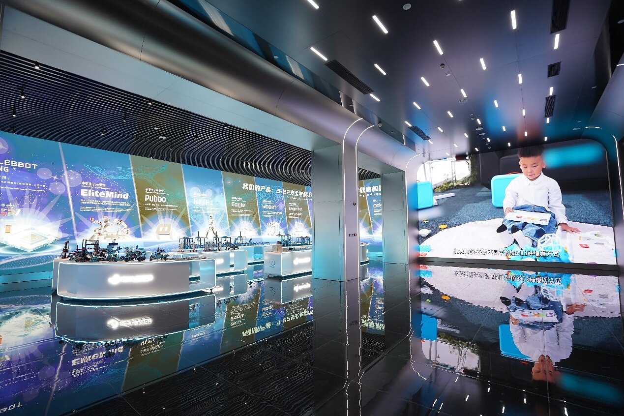 WhalesBot's recently launched AI+Robotics Exploration Center in Jiaxing, China