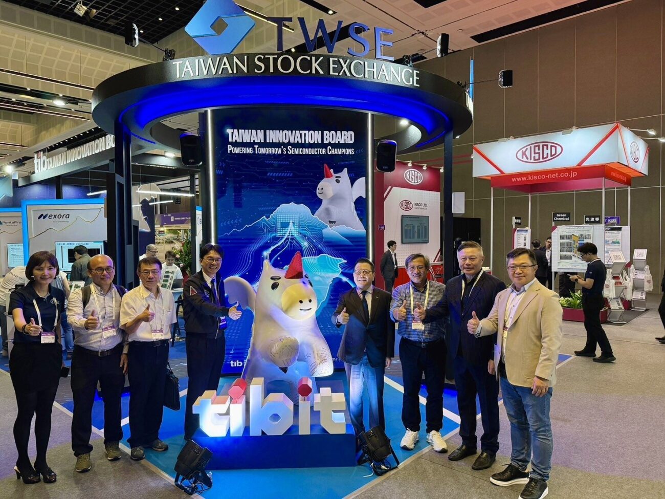QBit Semiconductor made a standout appearance at SEMICON Taiwan 2026 within the Taiwan Stock Exchange (TWSE) Pavilion. (From right to fourth) TWSE Chairman Sherman Lin and (from right to second) QBit Semiconductor Chairman Simon Shen.